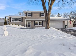 665 Continental Dr, New Brighton, MN 55112
