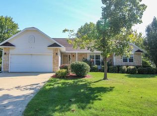 101 Center Ct, Cambridge, WI 53523