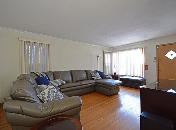 3rd image of 4159 N Melvina Ave