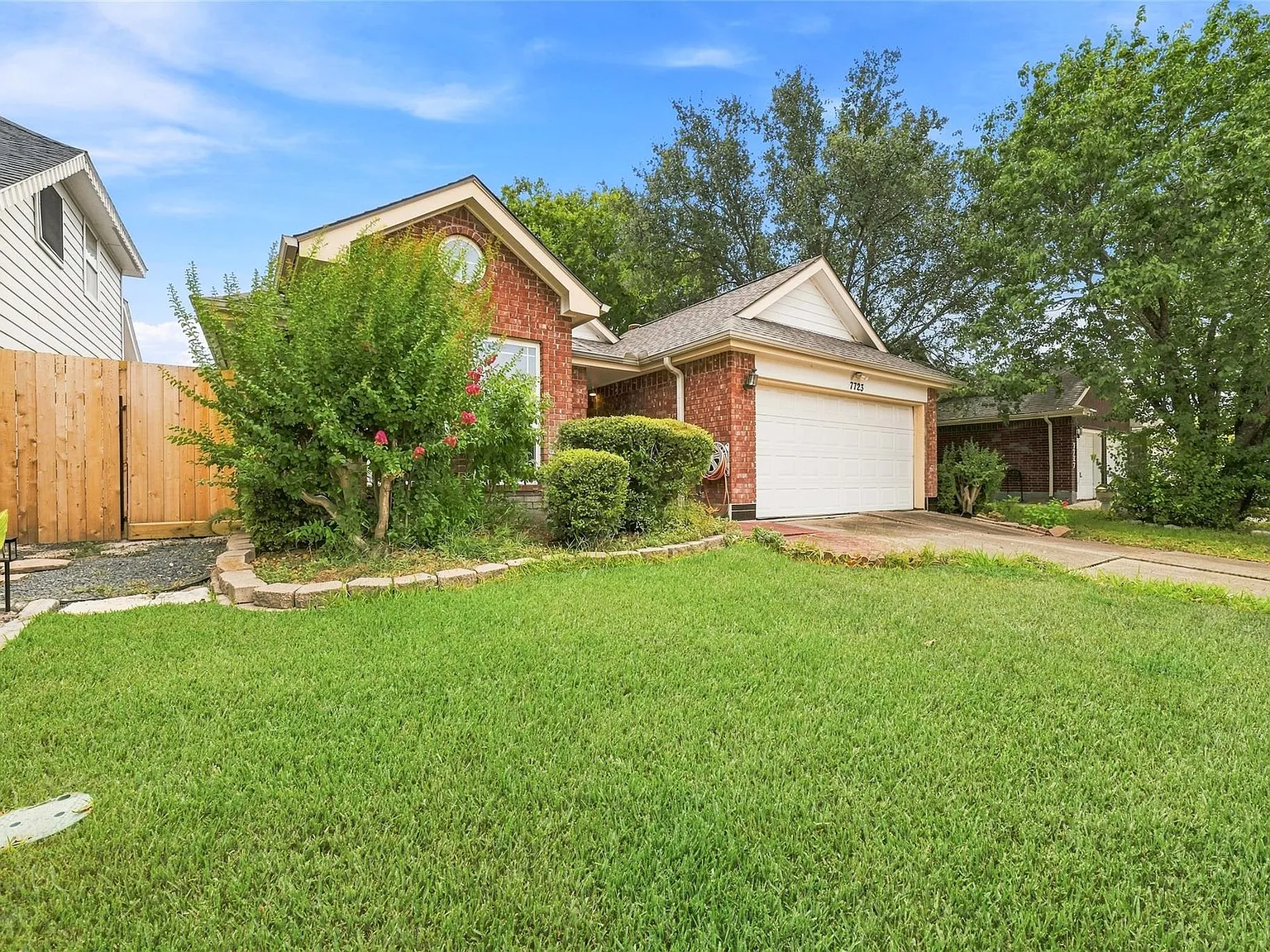 3 bed, 2.0 bath, 1728 sqft, $1,800 — Photo 2