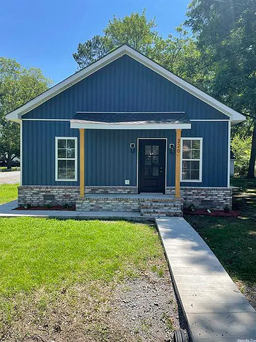 320 N Brinkley
