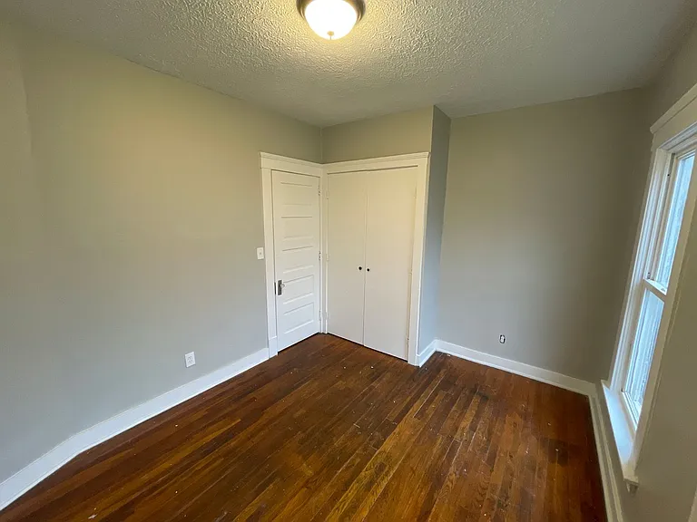 1053 Washington Ave — Photo 8