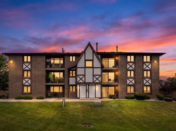 10511 S Roberts Rd APT 2A, Palos Hills, IL 60465