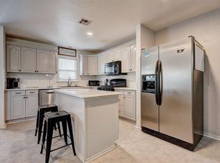 1701 Andover Ct, The Village, OK 73120