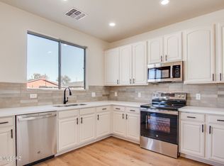 8296 W Razorbill Dr, Tucson, AZ 85757