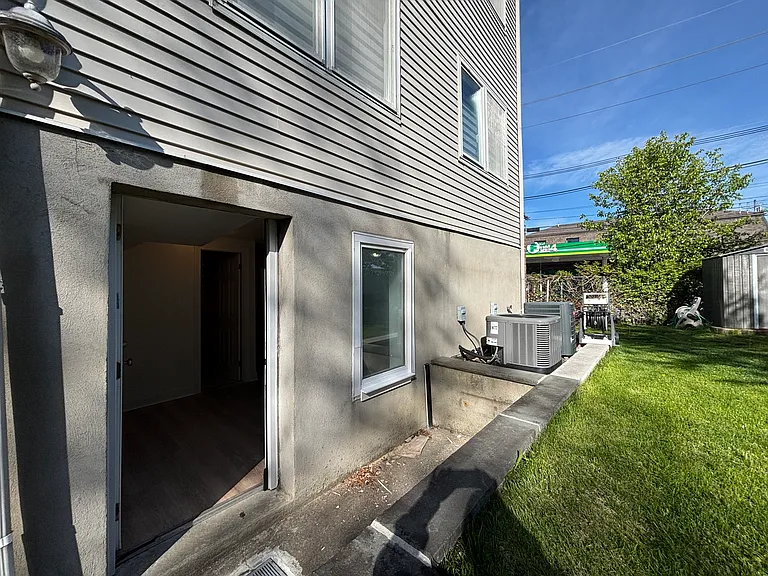 89 W Palisades Blvd #1 — Photo 24