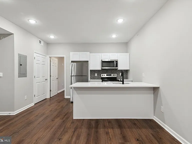 1230 N Marshall St #3R — Photo 5