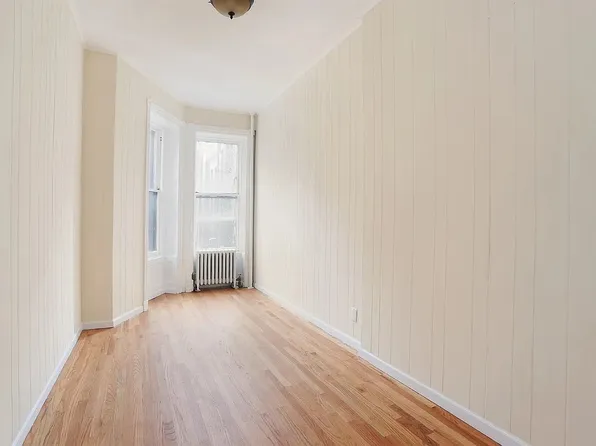 371 West 46th Street image 5 of 11