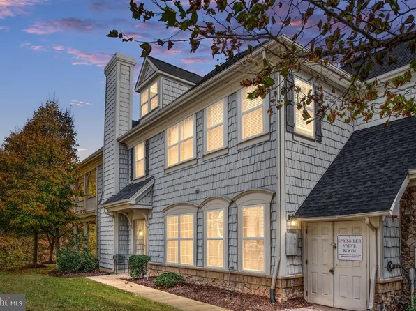 13826 Greendale Dr, Woodbridge, VA 22191