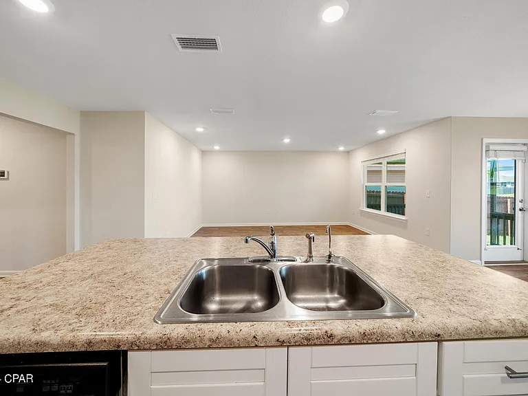 5817 Viking Way — Photo 4