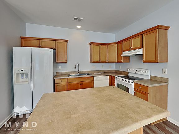 3rd image of 1007 Riviera Dr