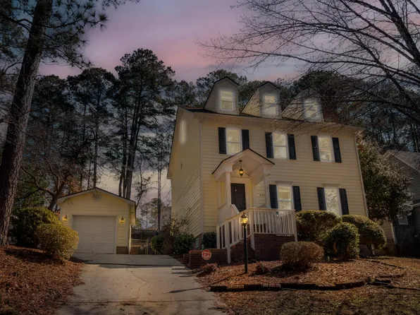 864 Hilton Dr, Fayetteville, NC 28311