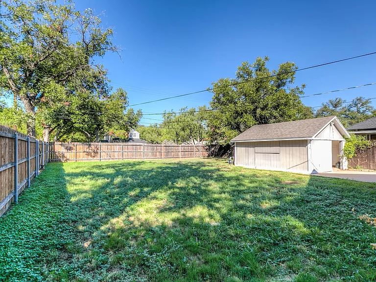 1119 Kenwood Dr — Photo 31
