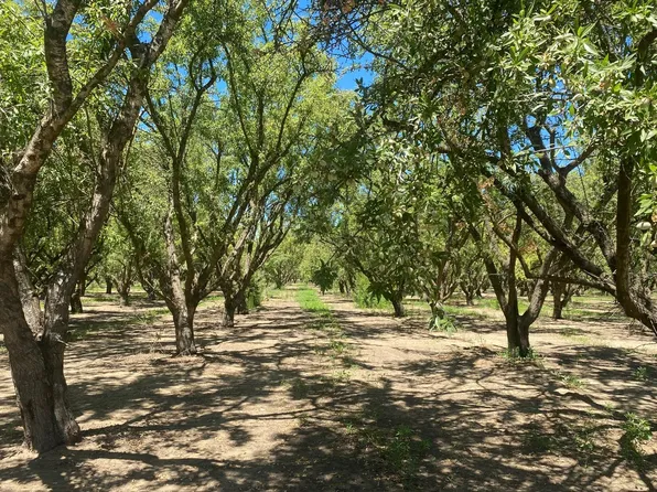 1743 W Service Rd, Modesto, CA 95358
