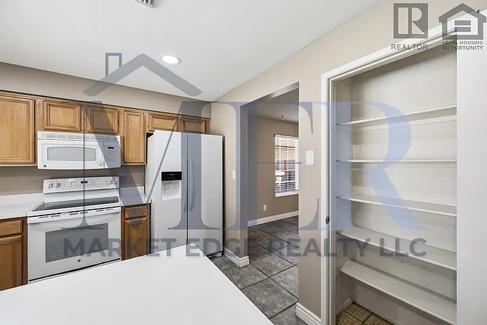 5648 W Mountain View Rd — Photo 10