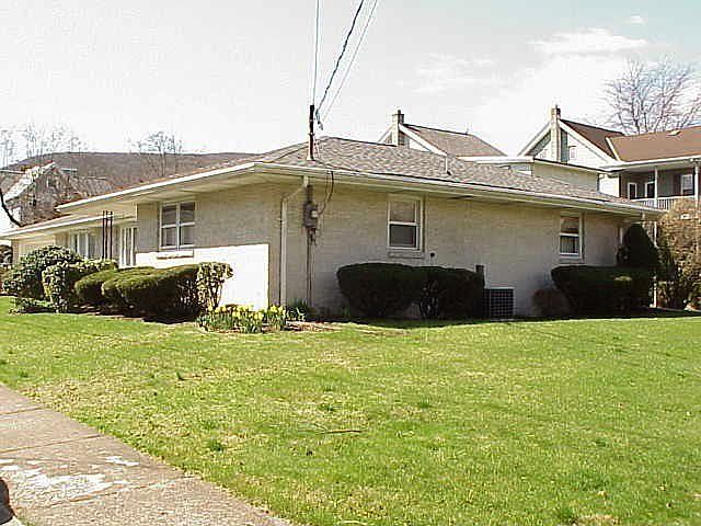 2nd image of 320 Spruce St
