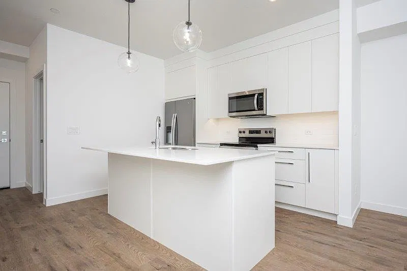 2 bed, 784 sqft, $1,675 — Photo 2