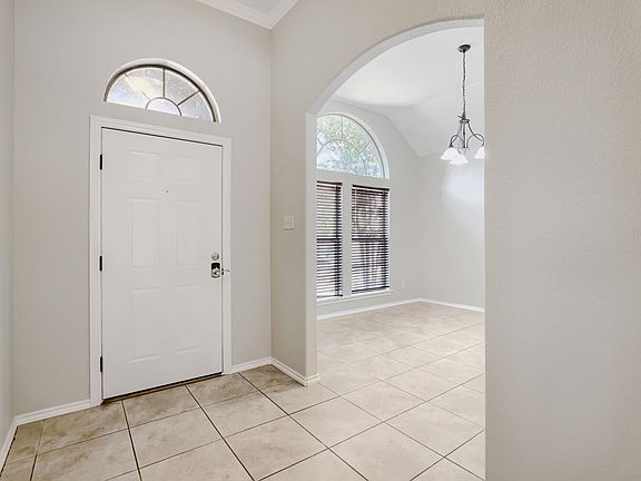 4th image of 1104 Irwin Dr