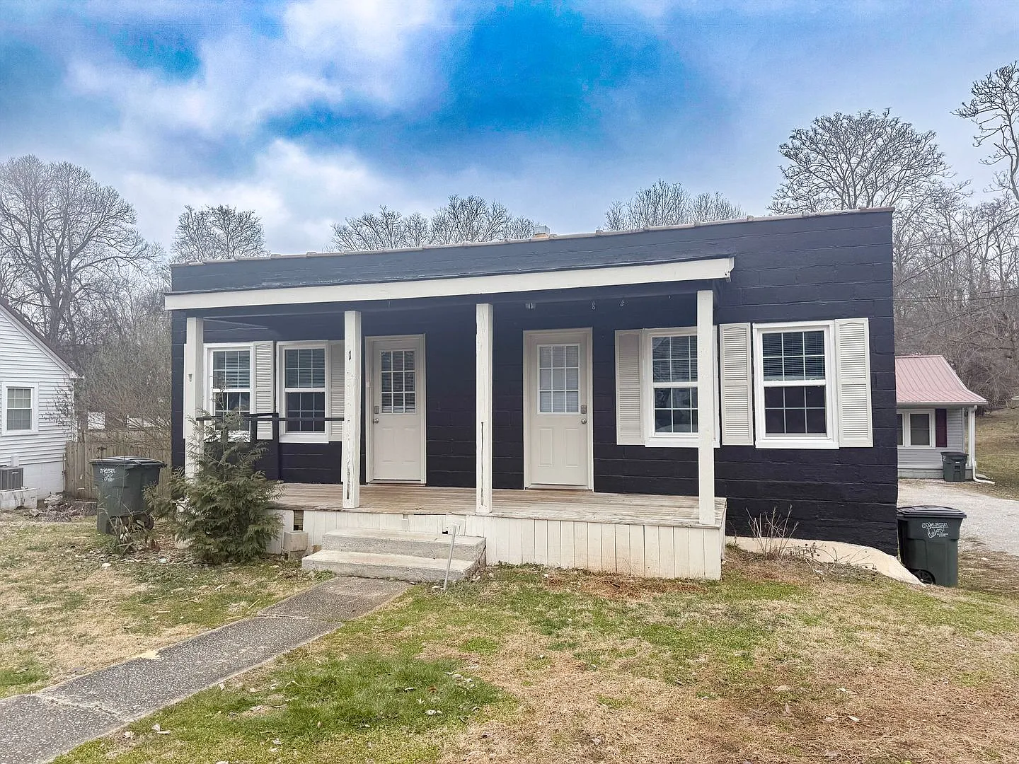 Single-Level 1-Bedroom Duplex with Yard and Covered Porch in Sparta — Photo 1