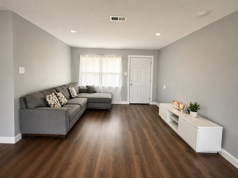 812 Irwin Dr — Photo 7
