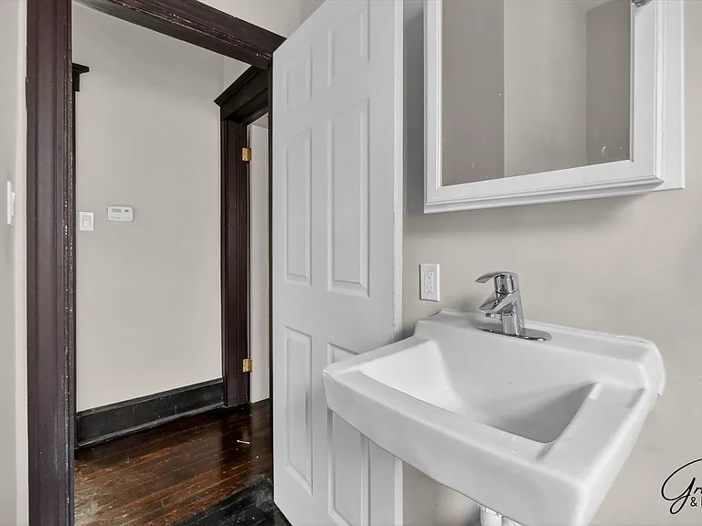 1923 W Bethune - James Landy — Photo 16