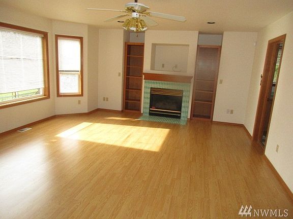 5th image of 1224 Mountain Aire Way SE