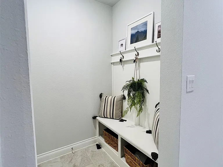2102 Marian Lee Ln — Photo 6