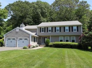 27 River Bend Rd, Trumbull, CT 06611