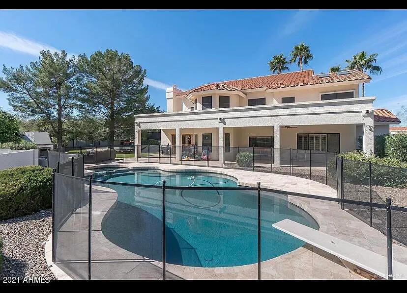 6 bed, 4.0 bath, 4401 sqft, $7,500 — Photo 2