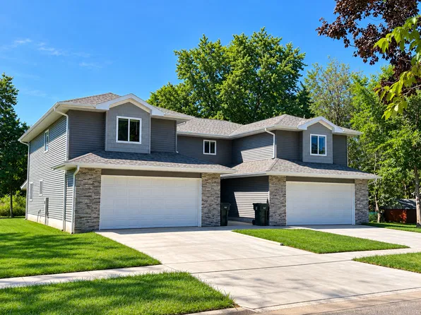 1224 W 20th St, Cedar Falls, IA 50613