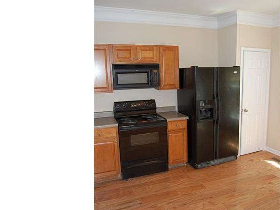 3rd image of 618 Providence Pl SW