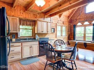 910 Laurel Lick Rd, Pigeon Forge, TN 37863