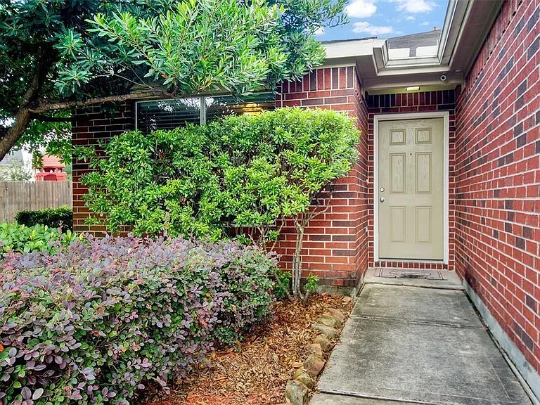 615 Salma Ct — Photo 2