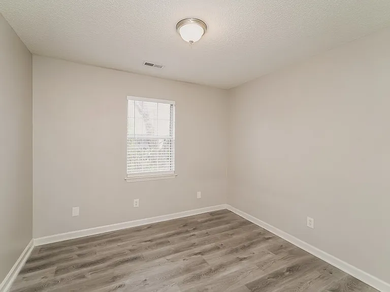 8908 Chesham Dr — Photo 13