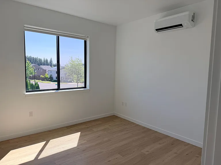Abbey Creek Square Luxury Apartments — Photo 22