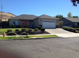 3054 Colonial Ave, Medford, OR 97504