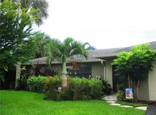 18 Burning Tree Ln, Boca Raton, FL 33431