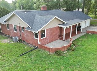 103 Sunrise Dr, Fairfield, IL 62837