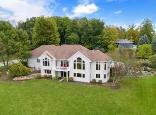 N5576 Maple View Dr, HILBERT, WI 54129