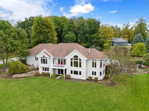 N5576 Maple View Dr, Hilbert, WI 54129