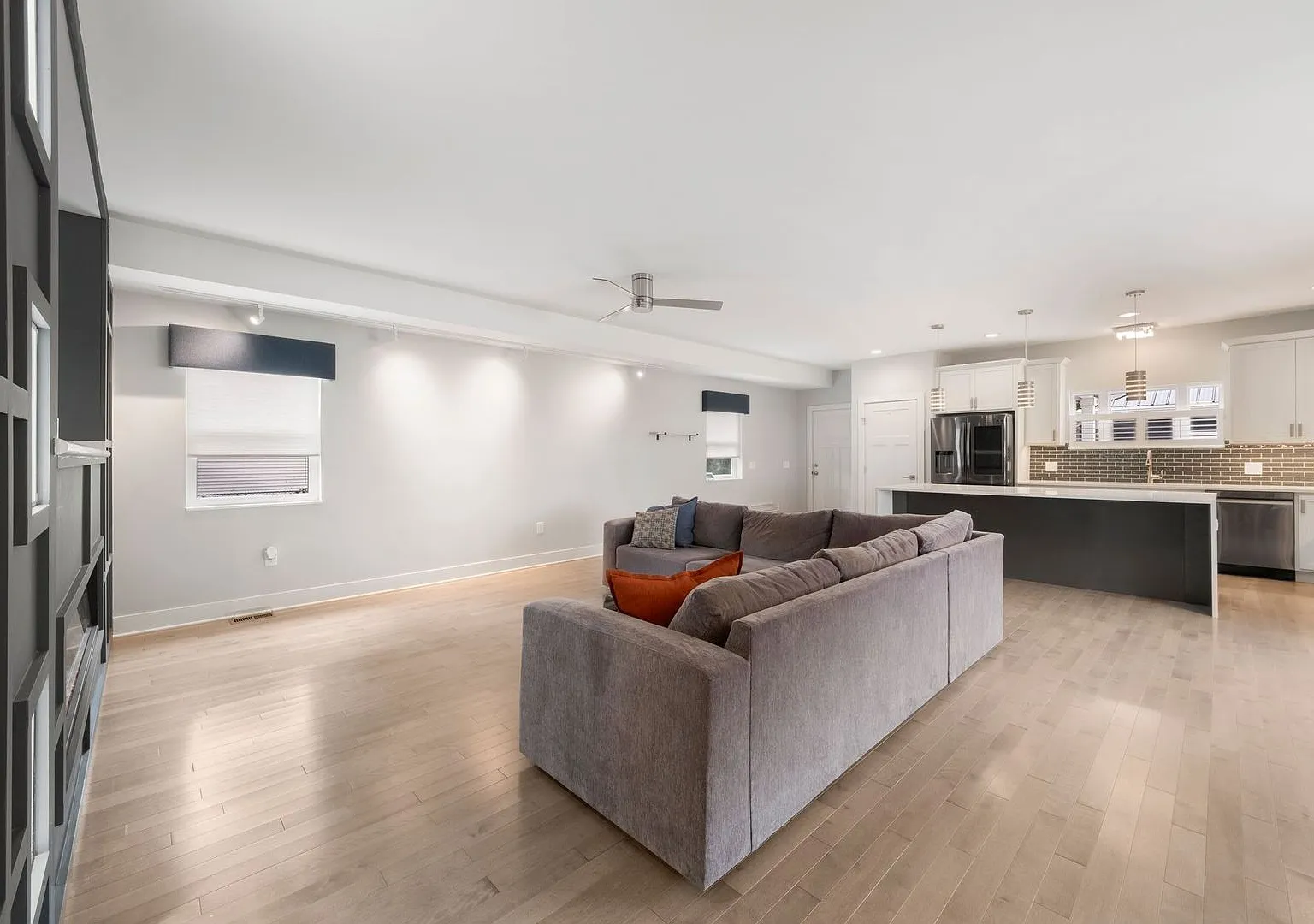Modern and Spacious: 4 Bedroom / 3 Bathroom House for Rent — Photo 4