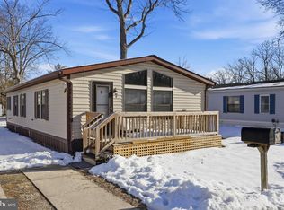 8 Cardinal Dr, Egg Harbor City, NJ