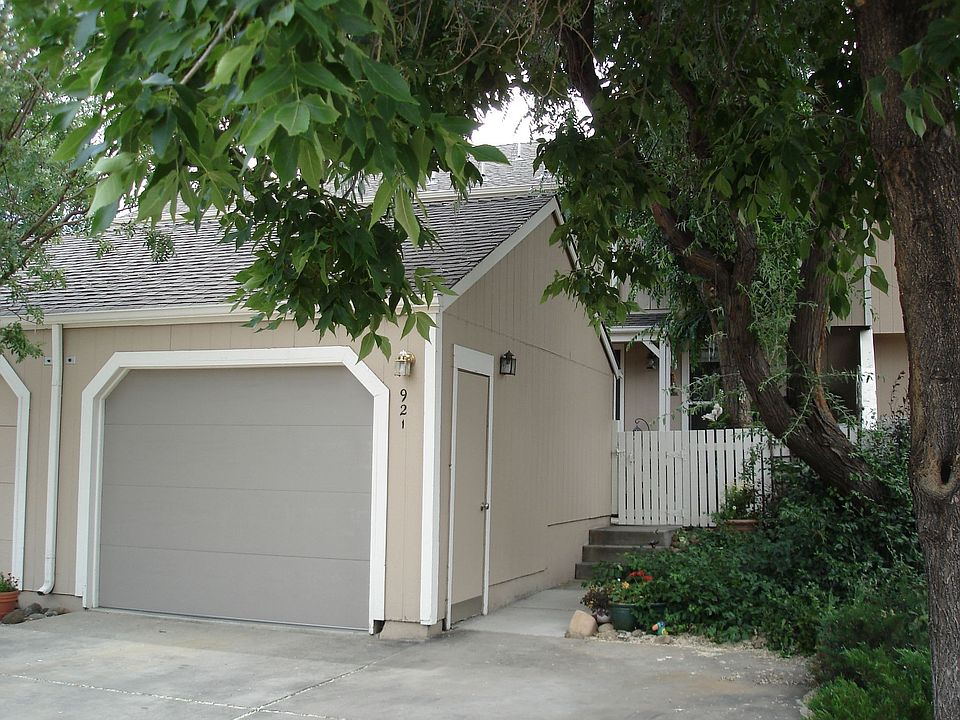 Front / Detached Garage