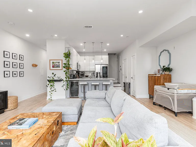 1733 Carpenter St #D — Photo 5