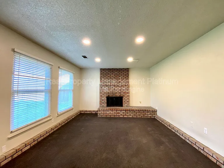 4619 E Indianapolis Ave — Photo 24