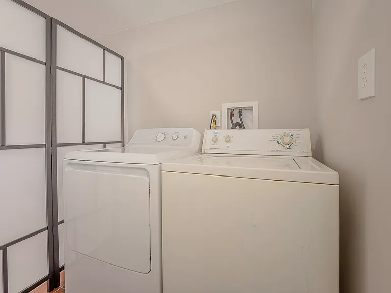 114 Mary Ave — Photo 7