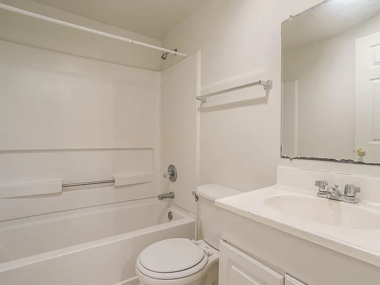 903 Onslow St — Photo 9