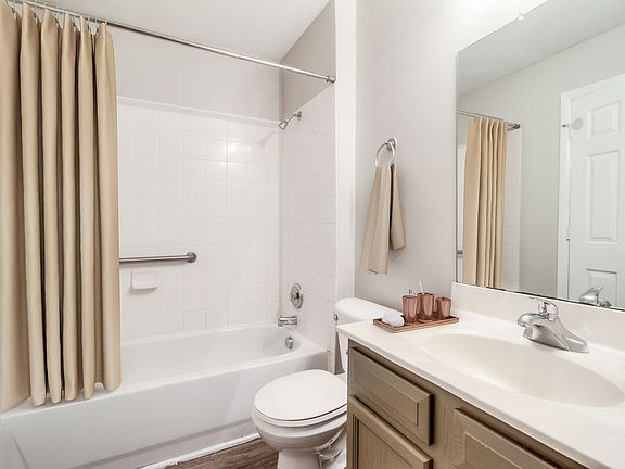 Lakeside Apartments LF-12