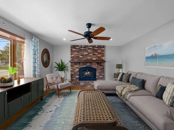 46 Wing Ln, Acushnet, MA 02743