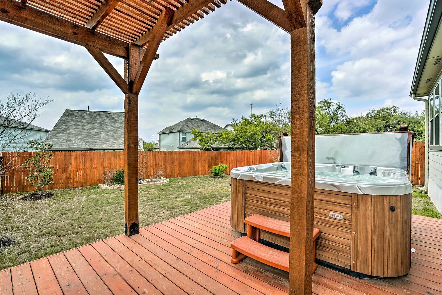 5 bed, 3.0 bath, 2992 sqft, $4,741 — Photo 4